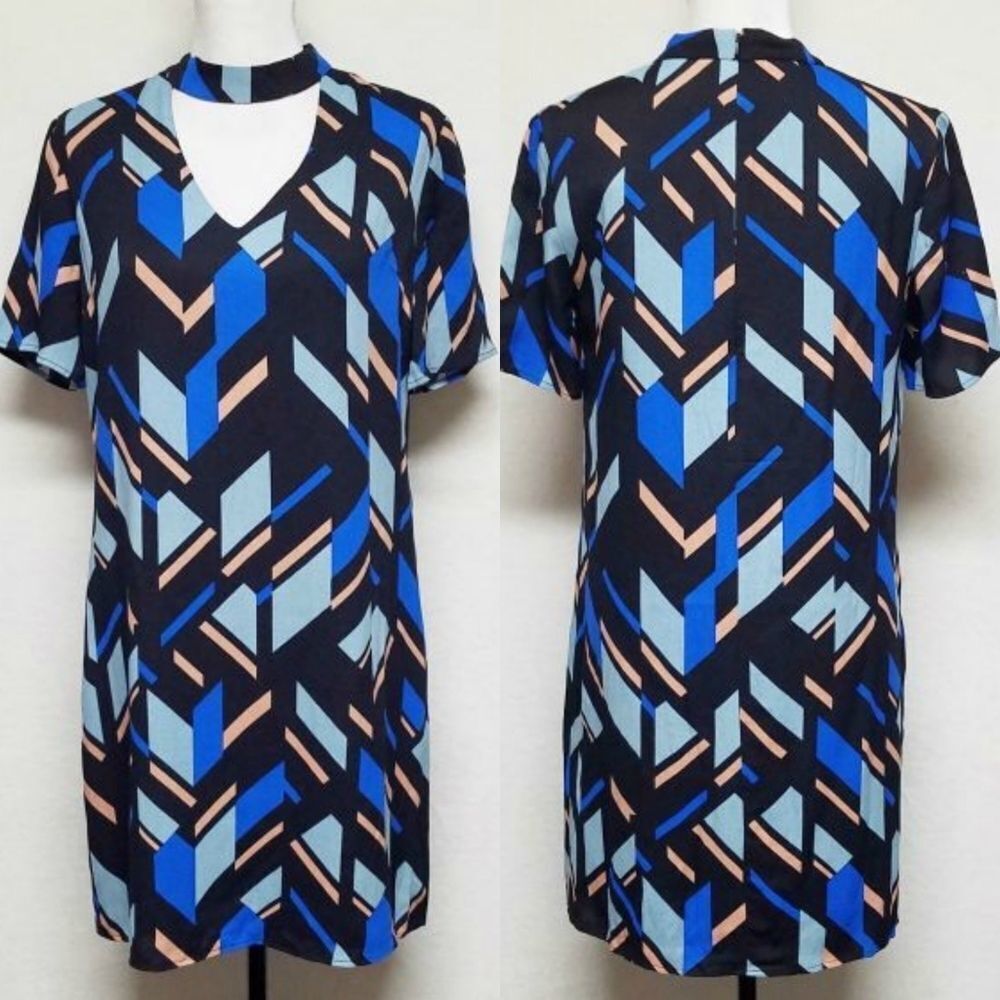 PARIS Sunday Geometric Choker V-neck Shift Dress